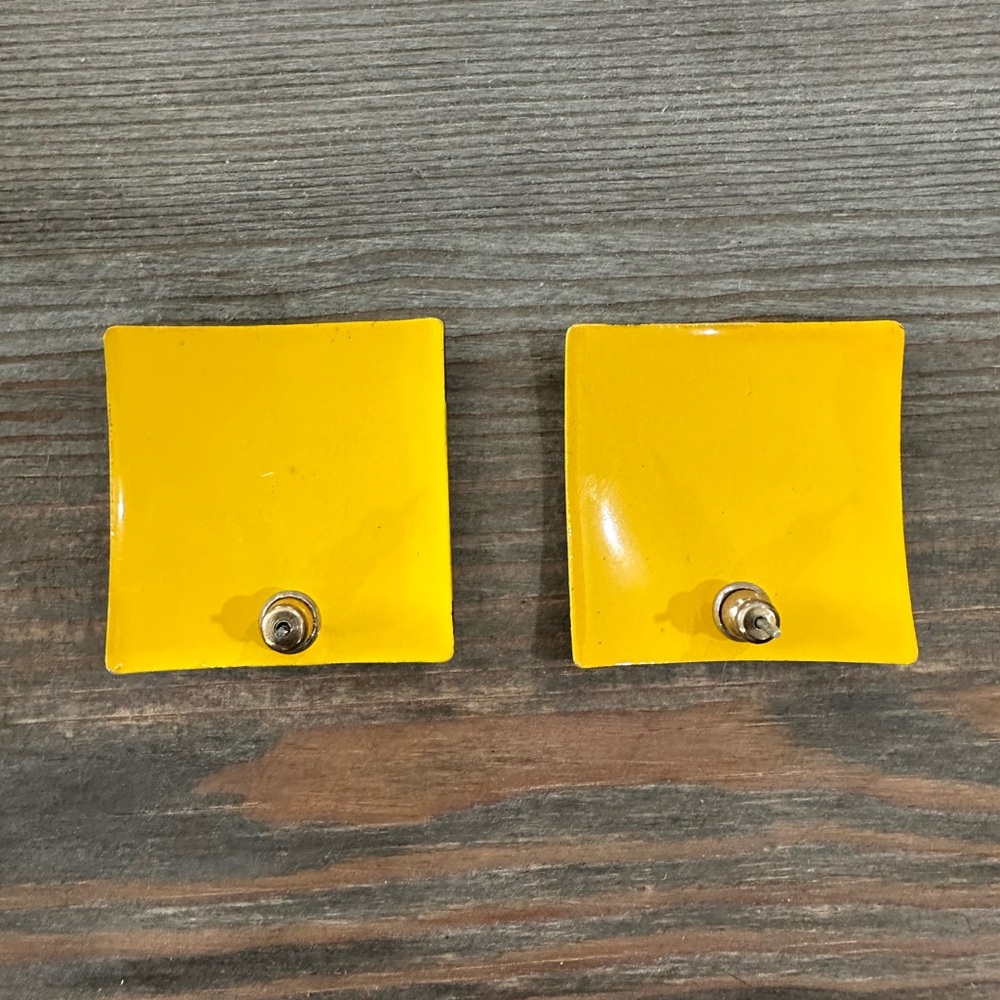 Vintage Yellow Polka Dot Earrings – 1980s Graphic Square Studs Statement Jewelry - Picture 7 of 7
